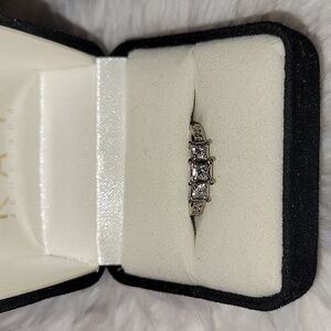 Kay Jewelers 14K white Gold Ring with natural Diamonds.